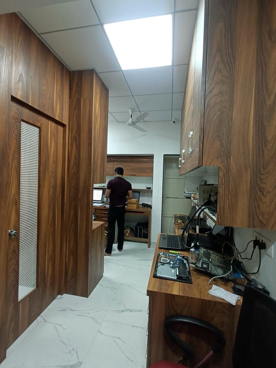 Laptop service area at Yash Computers